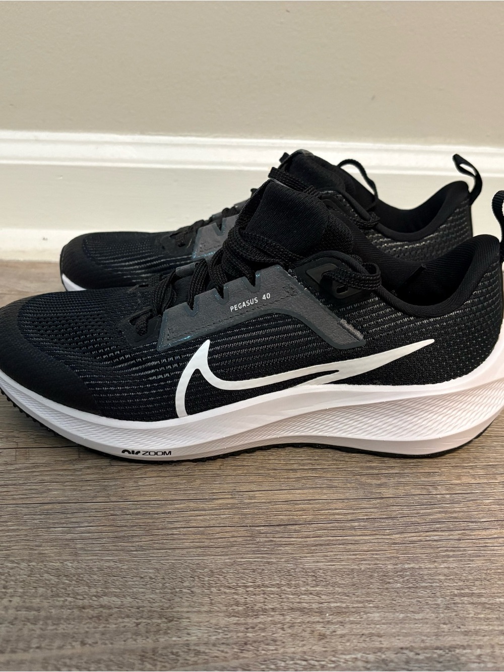 Nike Pegasus 40 Running Shoes - Youth Size 5/Womens 6.5